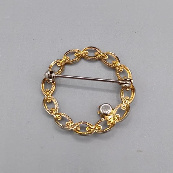 Gold tone Filigree Rhinestone Wreath Circle Brooch Pin Vintage - Picture 6 of 10